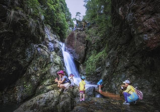 避暑氧吧布袋山