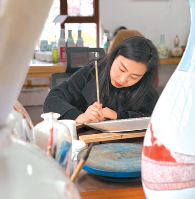 德州窑红绿彩:窑火映红绿 瓷韵传千年