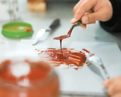 德州窑红绿彩:窑火映红绿 瓷韵传千年