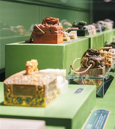 铺展故宫博物院百年长卷