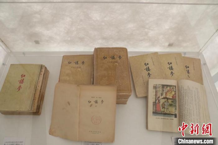 “宝玉宝钗演员争论”上热搜 专家回应