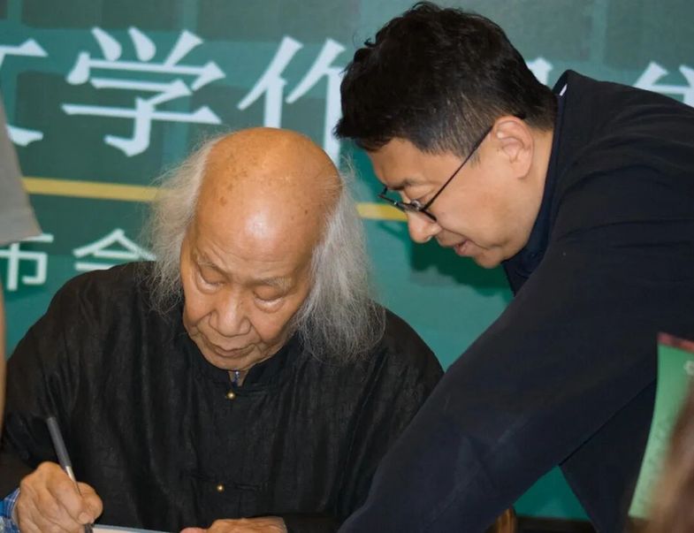 跨越四十载笔墨山河 书写大地精神史诗《徐刚自然文学作品集》在京首发